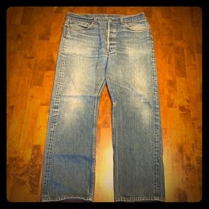 Men’s Levi’s 501 blue jeans